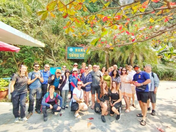 Read more about the article Let’s explore Ha Long Bay with Cozy Bay Cruise 1-day trip