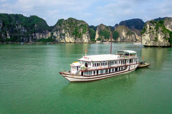 Read more about the article Let’s explore Ha Long Bay with Cozy Bay Cruise 2-day trip