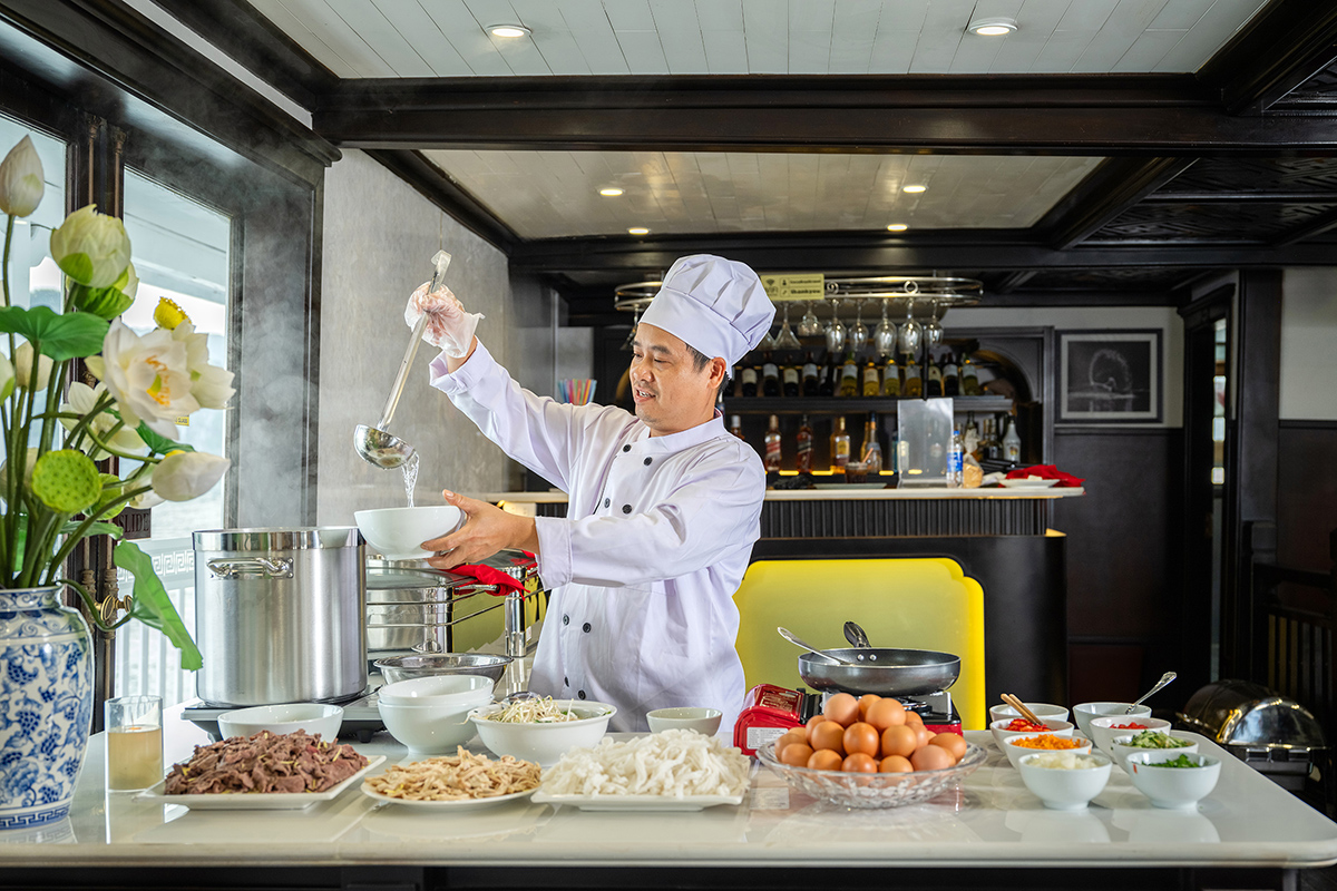 Buffet luch cozy grand cruise halong bay