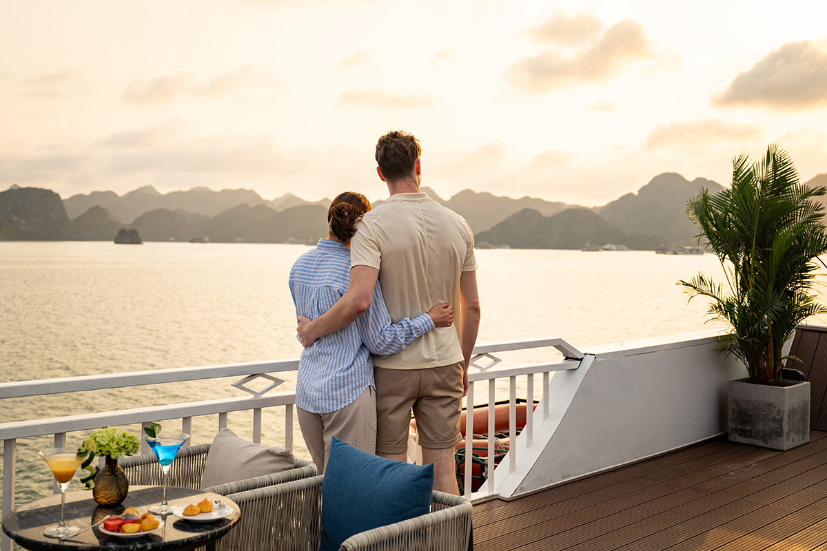 Love in the Bay Cozy Bay Grand Cruise