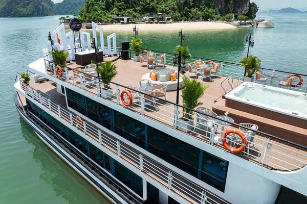 Read more about the article Compare Halong Bay Cruises 2026 — Side-by-Side Pricing, Routes & Features