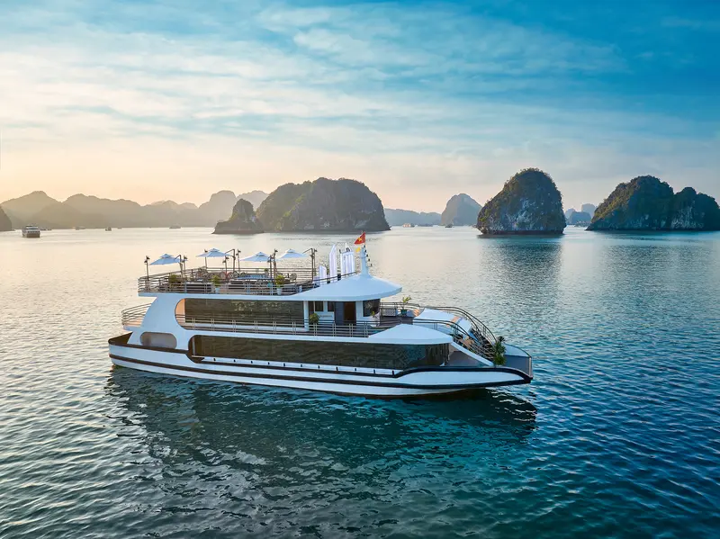 Hạ Long Bay Limestone Karsts