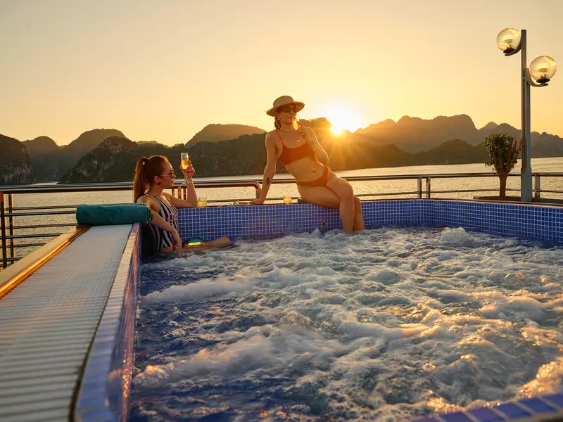 Sundeck Jacuzzi