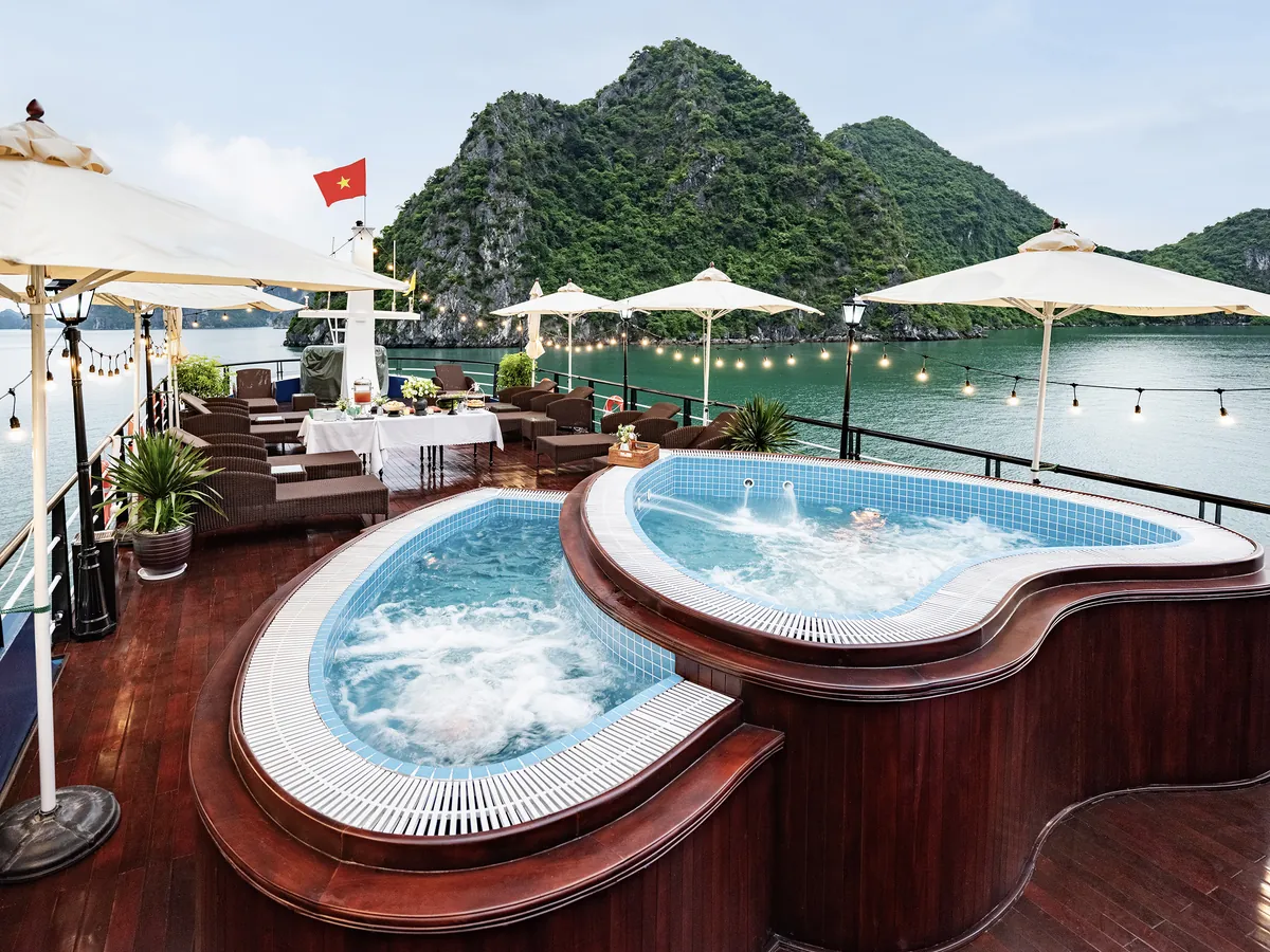 Sea Lion Premium Sundeck